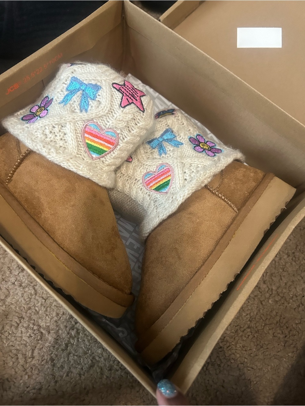 Steve Madden Cream Knit Kids Bootie Liners with Rainbow Heart Patches - Picture 4 of 4
